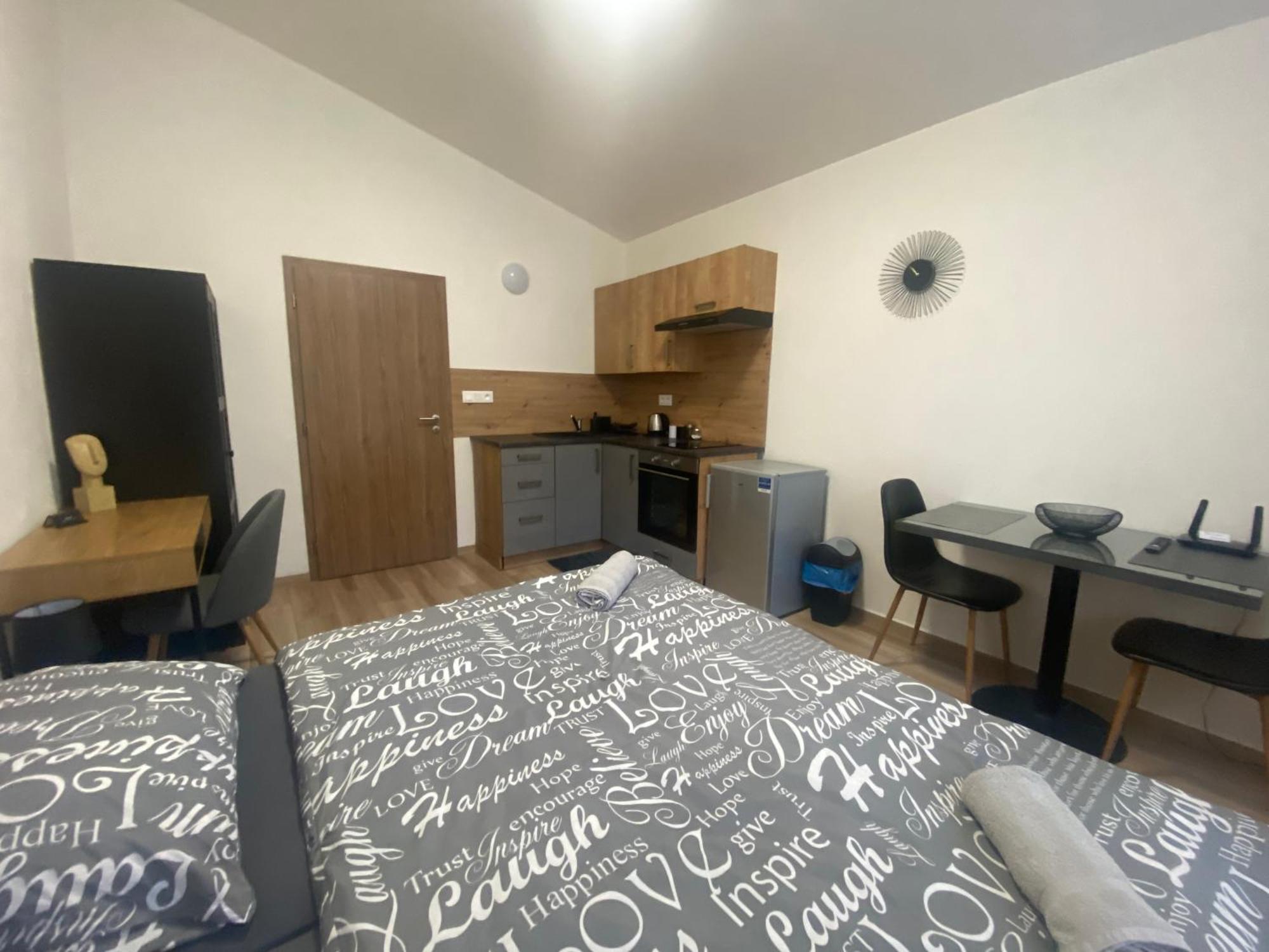 Cerna Ruze - Apartman 7 Plzeň Kültér fotó