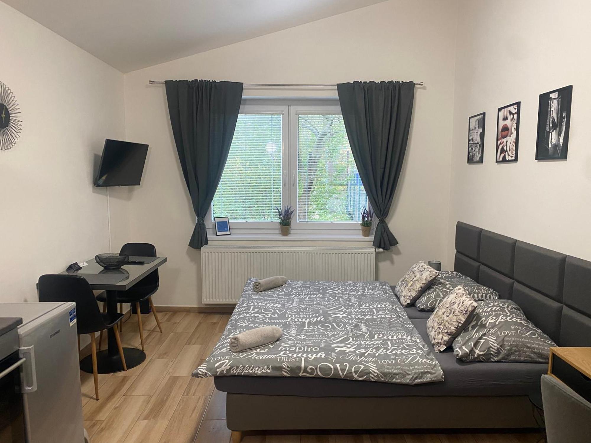 Cerna Ruze - Apartman 7 Plzeň Kültér fotó
